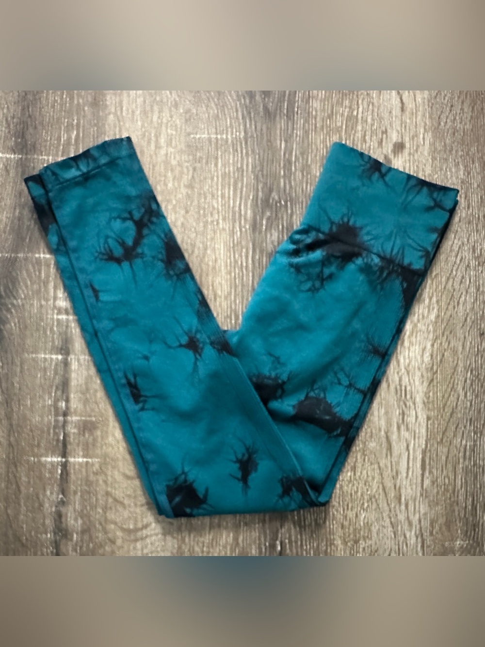 Amazon - Teal Tie-Dye Leggings with Black Accents - Scrunch Butt - Size Medium